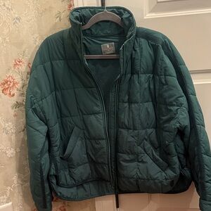 Green Puffer Jacket boxy oversized GREAT CONDITION. Only worn a few times.